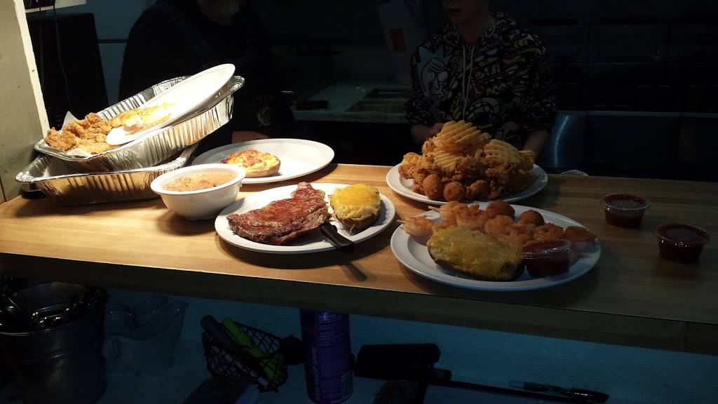 Catfish Charlies Restaurant | restaurant | 6875 MO-224, Wellington, MO 64097, USA | 8162400006 OR +1 816-240-0006