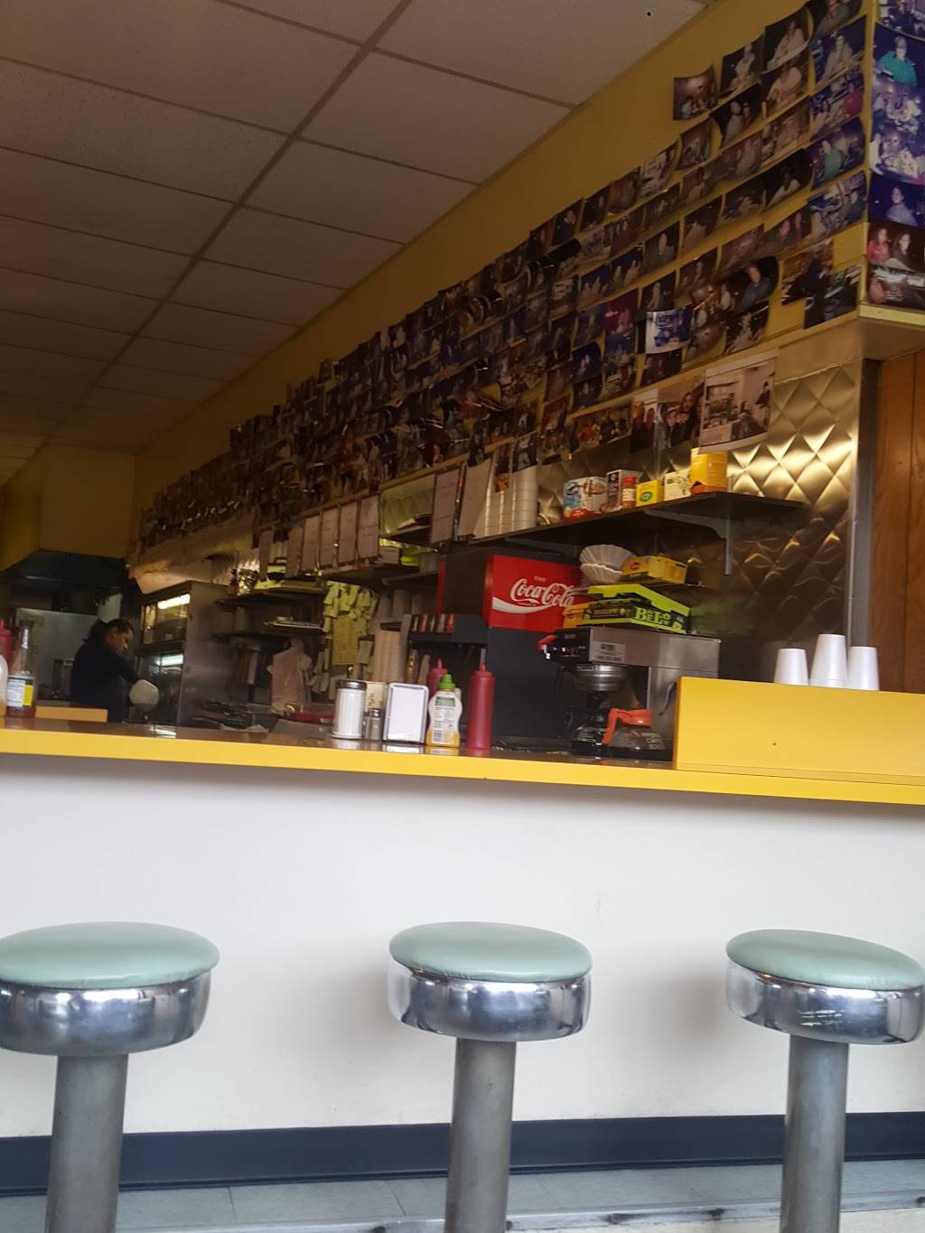 Sher-Main Grill | restaurant | 802 Main St, Evanston, IL 60202, USA | 8478641340 OR +1 847-864-1340