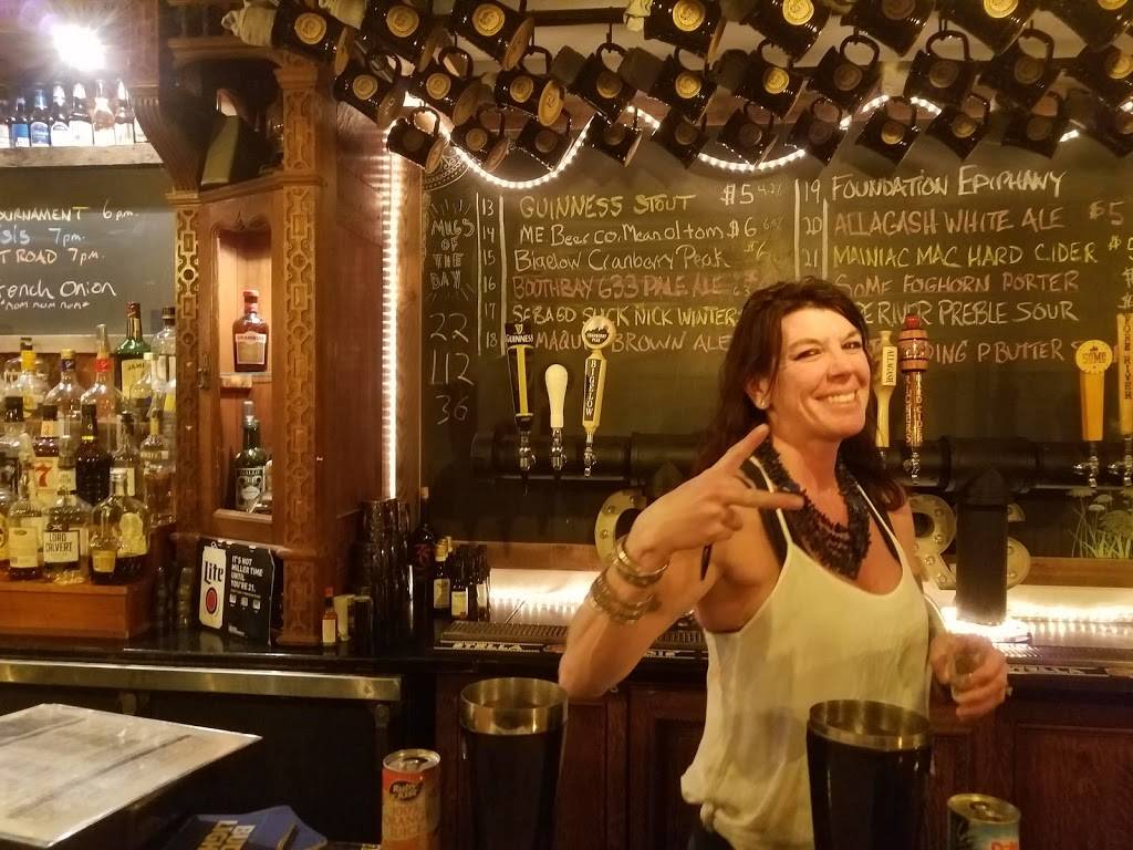 Tucks Ale House | restaurant | 160 Main St, Farmington, ME 04938, USA | 2078602666 OR +1 207-860-2666