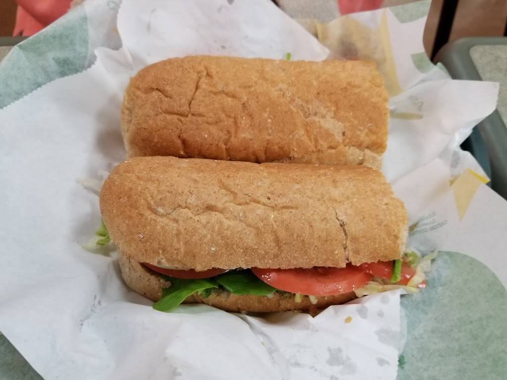 Subway | restaurant | 10 Riverton Commons Dr, Front Royal, VA 22630, USA | 5406353702 OR +1 540-635-3702
