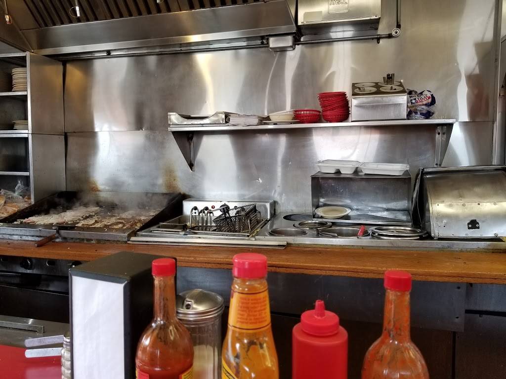 Roberts Grill | restaurant | 300 S Bickford Ave, El Reno, OK 73036, USA | 4052621262 OR +1 405-262-1262