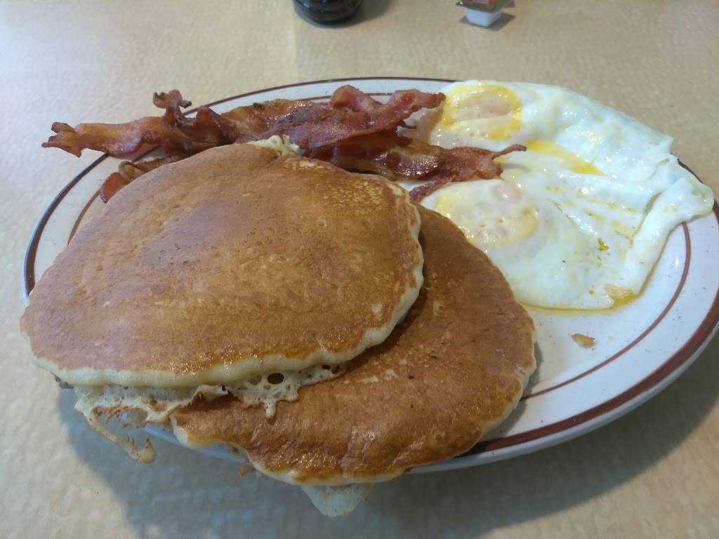 8 Mile Grill & Restaurant | restaurant | 8003 Eight Mile Rd, Detroit, MI 48221, USA | 3138635540 OR +1 313-863-5540