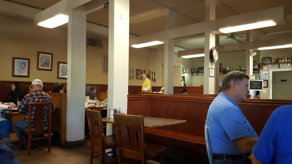 Lillie Maes Place | restaurant | 4712 Dayton Blvd, Chattanooga, TN 37415, USA | 4238758999 OR +1 423-875-8999