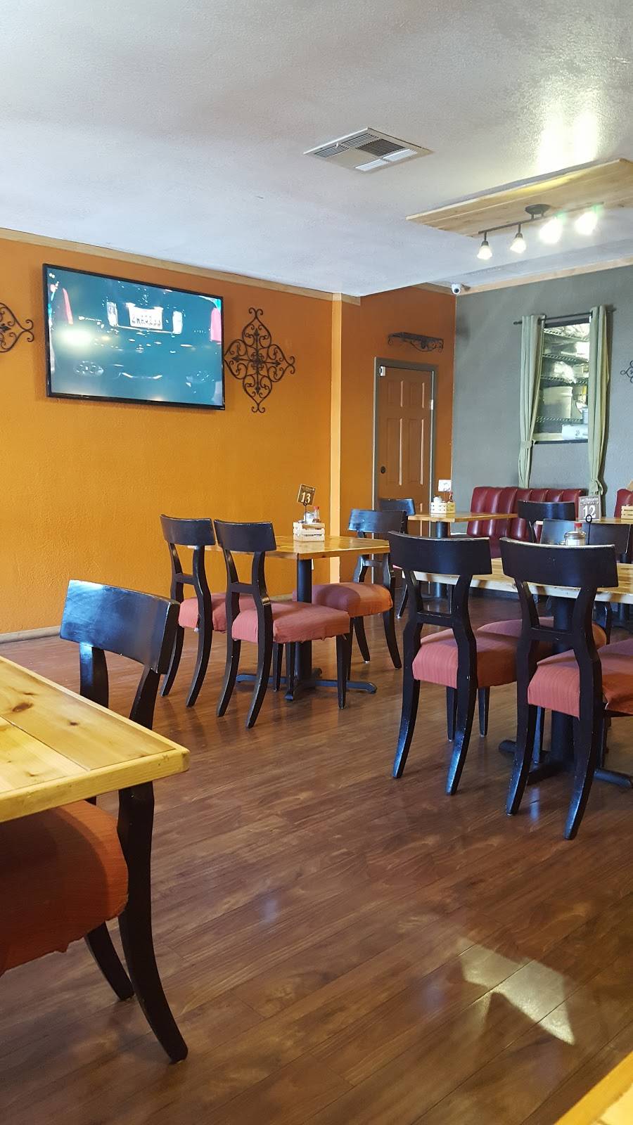 Los Molcajetes | restaurant | 2748 W Temple St, Los Angeles, CA 90026, USA | 2133864058 OR +1 213-386-4058