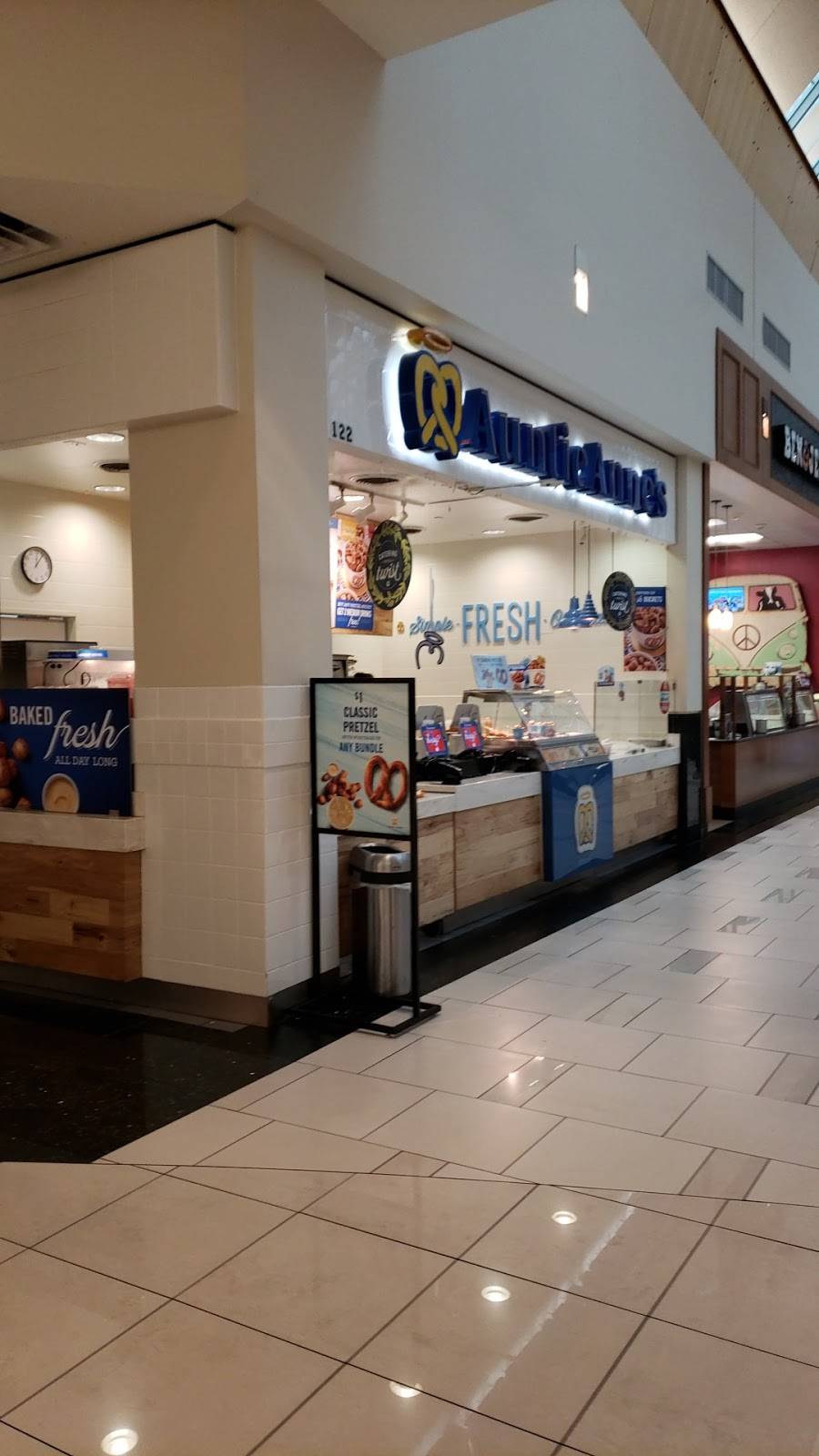 Auntie Annes | cafe | 9301 Tampa Ave, Upper #152, Northridge, CA 91324, USA | 8189988532 OR +1 818-998-8532