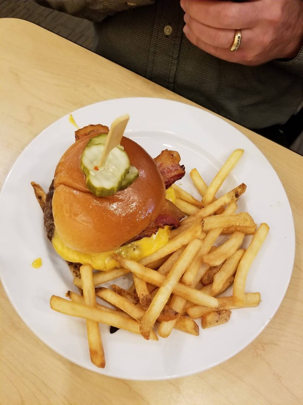 Bob Evans | restaurant | 11720 Tampa Gateway Blvd, Seffner, FL 33584, USA | 8137409491 OR +1 813-740-9491