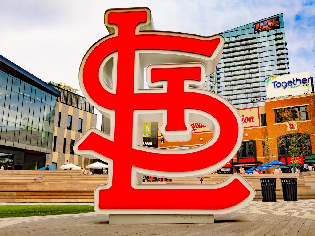 Sports & Social St. Louis | restaurant | 651 Clark Ave, St. Louis, MO 63102, USA | 3144925064 OR +1 314-492-5064