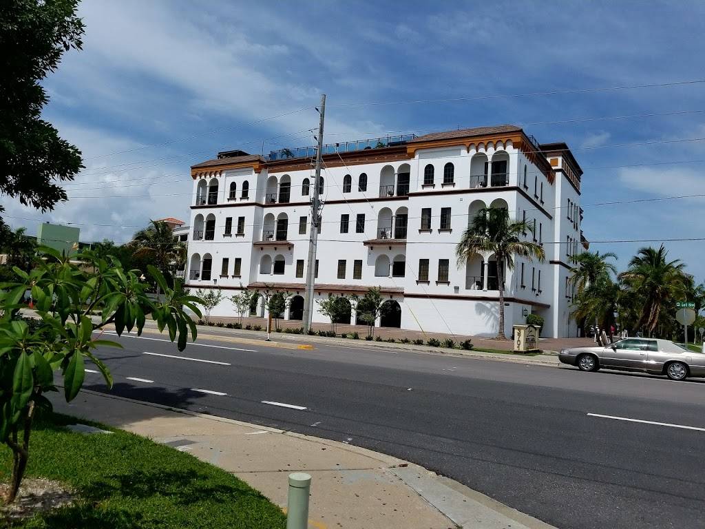 Smileys Snack Shack | meal takeaway | 3700 Gulf Blvd, St Pete Beach, FL 33706, USA | 7278036885 OR +1 727-803-6885