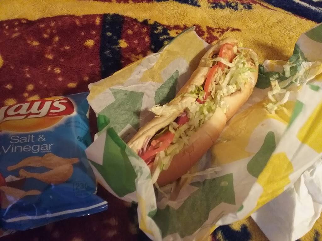 Subway | restaurant | 820 W Maple St, Hartville, OH 44632, USA | 3308772806 OR +1 330-877-2806
