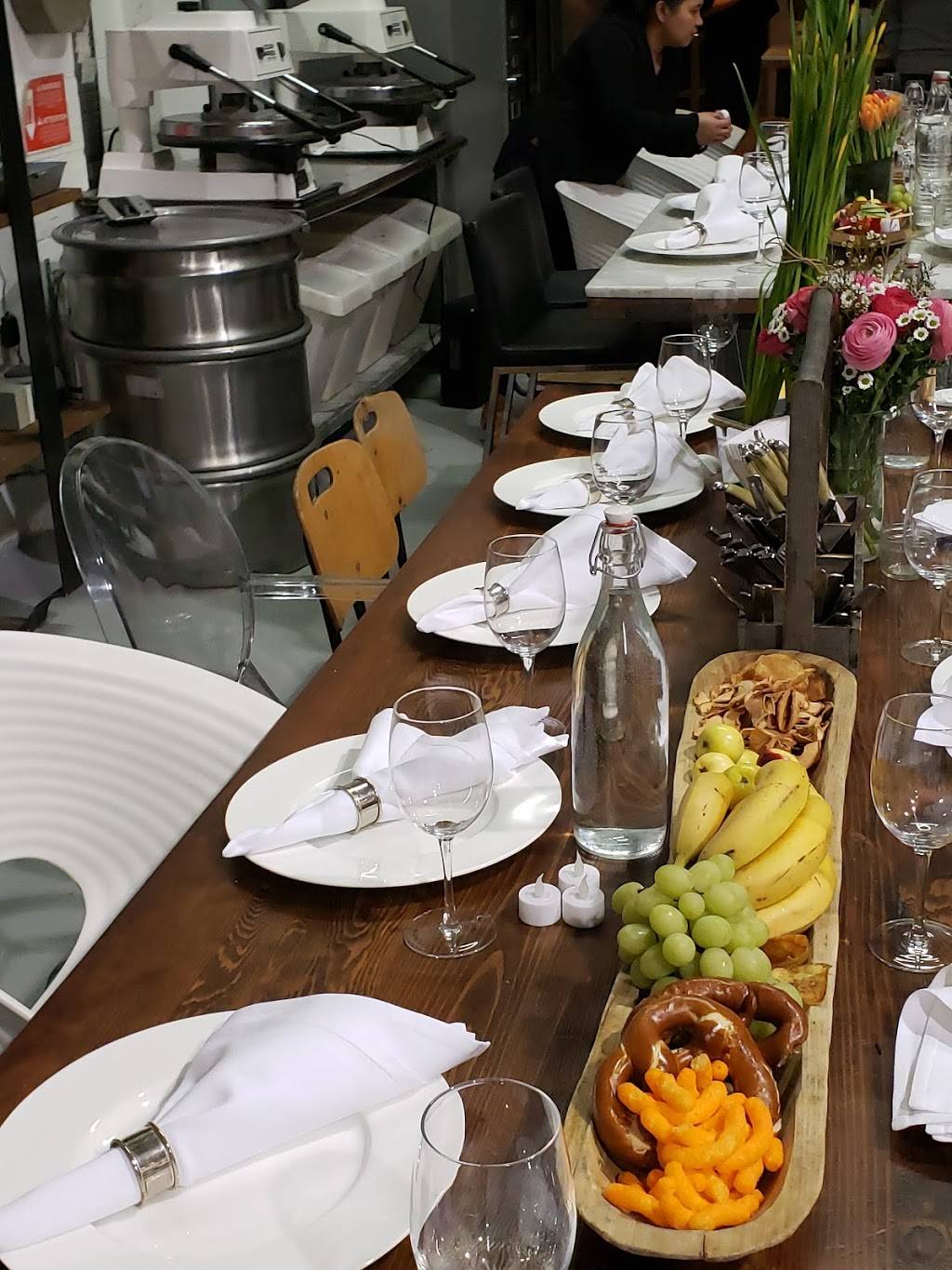 Cinq | restaurant | 11 Carlaw Ave Unit 5, Toronto, ON M4M 2R6, Canada | 4165585064 OR +1 416-558-5064