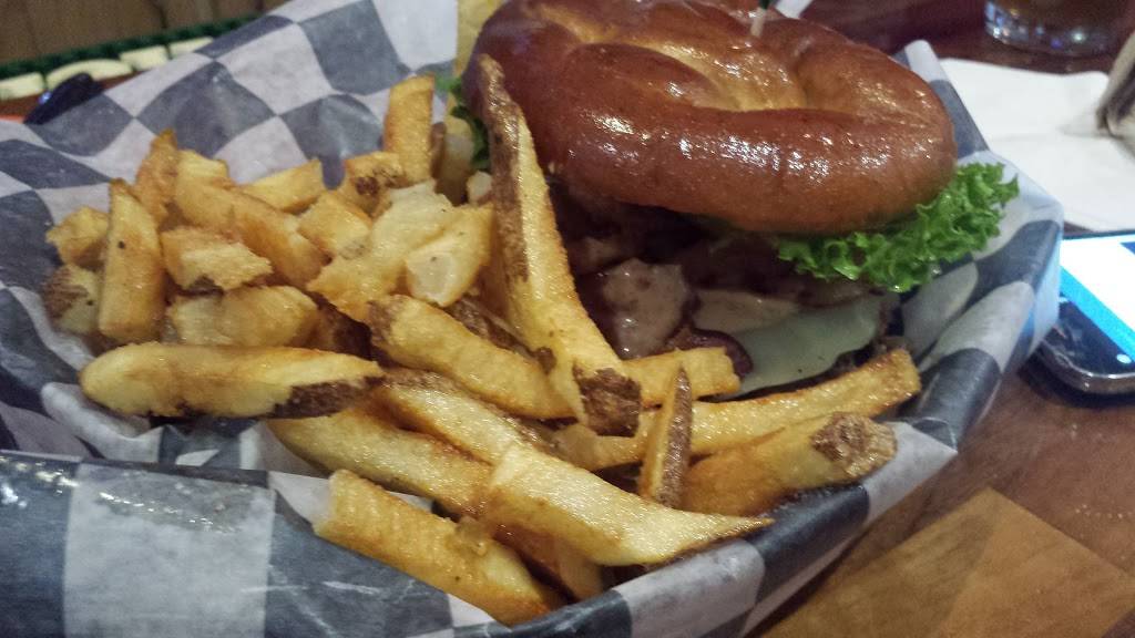 The Garage Bar & Grill | restaurant | 1770 Springfield Church Rd, Jackson Center, PA 16133, USA | 7242697511 OR +1 724-269-7511