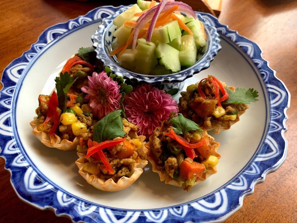 Hom Mali Thai and Sushi on North Ave | restaurant | 417 W North Ave, Chicago, IL 60610, USA | 3126643400 OR +1 312-664-3400