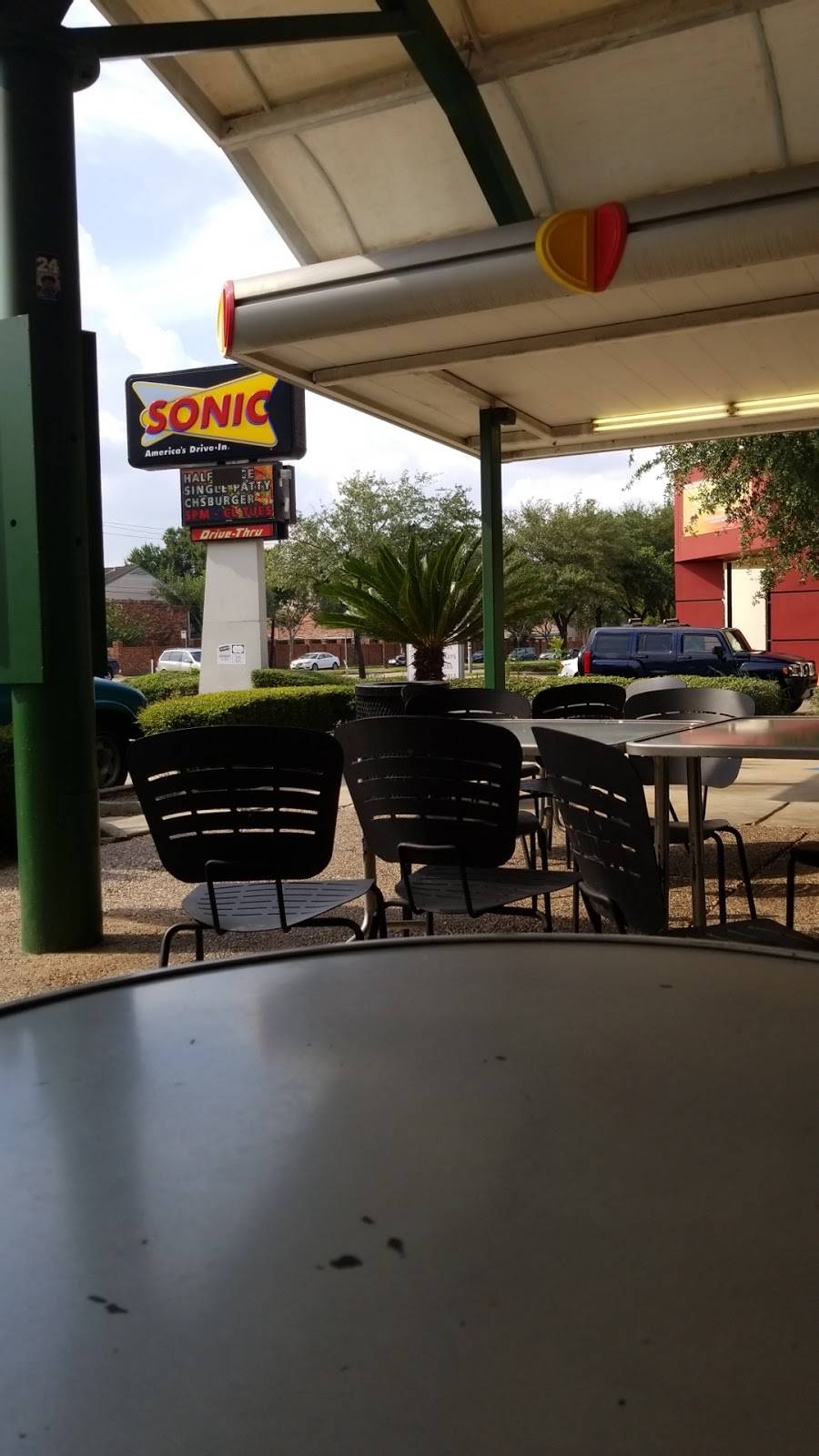 Sonic Drive-In | restaurant | 1100 Blalock Rd, Houston, TX 77055, USA | 7134676699 OR +1 713-467-6699