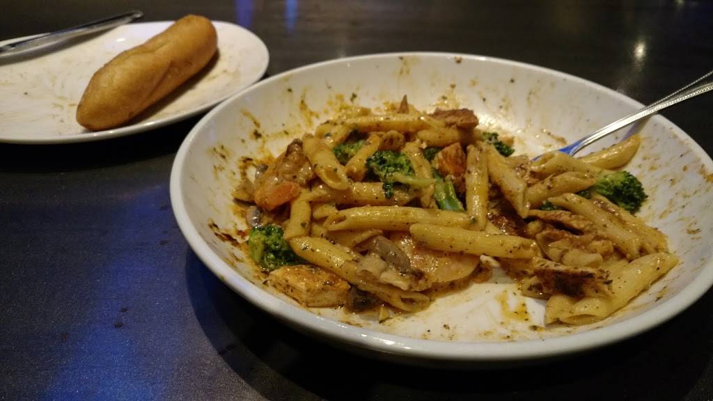 Bombshells | restaurant | 15119 I-35, Pflugerville, TX 78660, USA | 5126702662 OR +1 512-670-2662