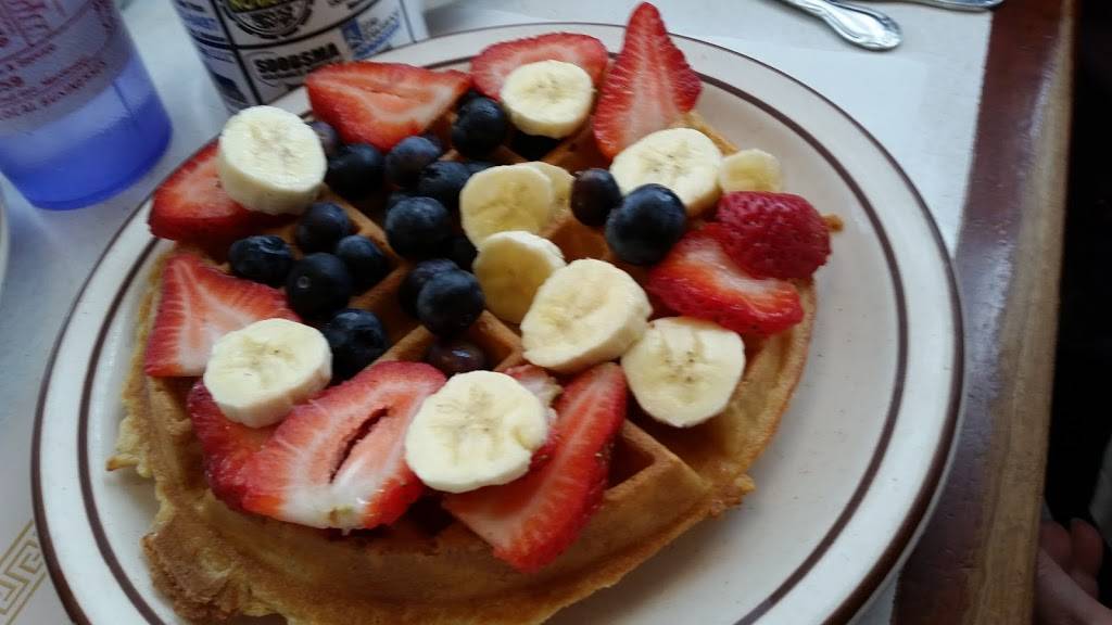 Golden Flame Family Restaurant | restaurant | 2604 Custer St, Manitowoc, WI 54220, USA | 9206820880 OR +1 920-682-0880