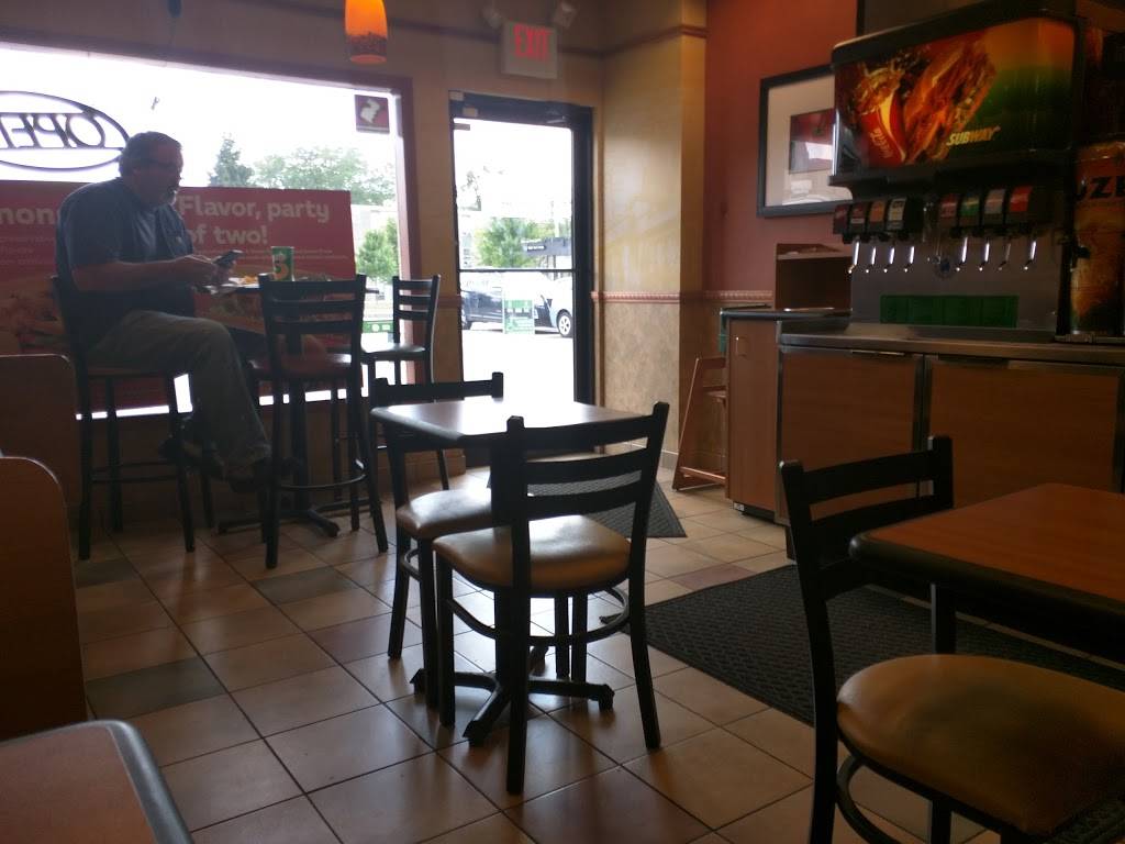 Subway | restaurant | 1799 E 10th St, Bloomington, IN 47408, USA | 8123233500 OR +1 812-323-3500