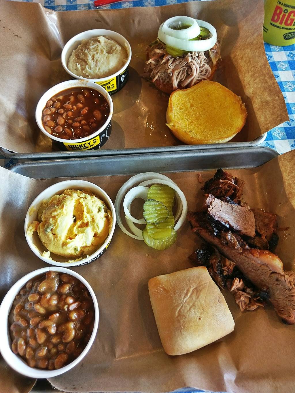 Dickeys Barbecue Pit | restaurant | 1448 Waukegan Rd, Glenview, IL 60025, USA | 8477247675 OR +1 847-724-7675