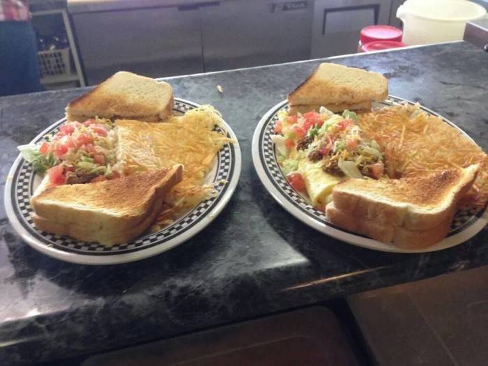 The 50s Diner | restaurant | 4700 N University St, Peoria, IL 61614, USA | 3096926300 OR +1 309-692-6300