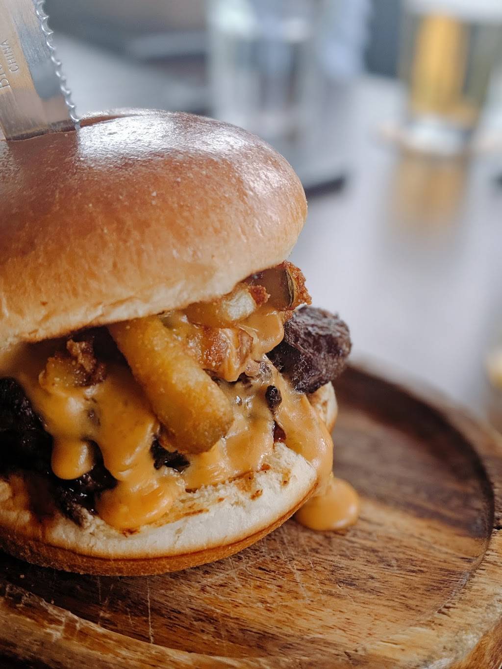 Failte Irish Pub | restaurant | 201 City Centre Dr, Mississauga, ON L5B 4E4, Canada | 9052762212 OR +1 905-276-2212