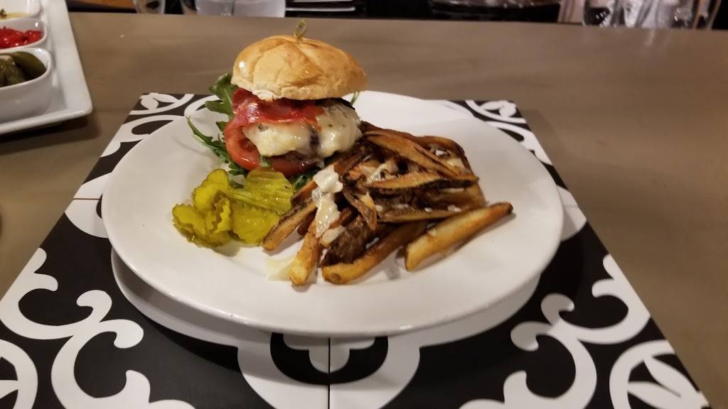 Bites & Bubbles | restaurant | 912 N Mills Ave, Orlando, FL 32803, USA | 4072705085 OR +1 407-270-5085