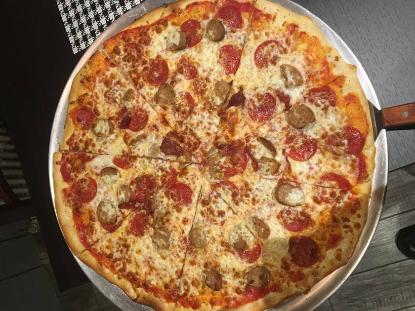 Rocco’s pizza & pasta | restaurant | 972 The Queensway, Etobicoke, ON M8Z 1P6, Canada | 4162522333 OR +1 416-252-2333