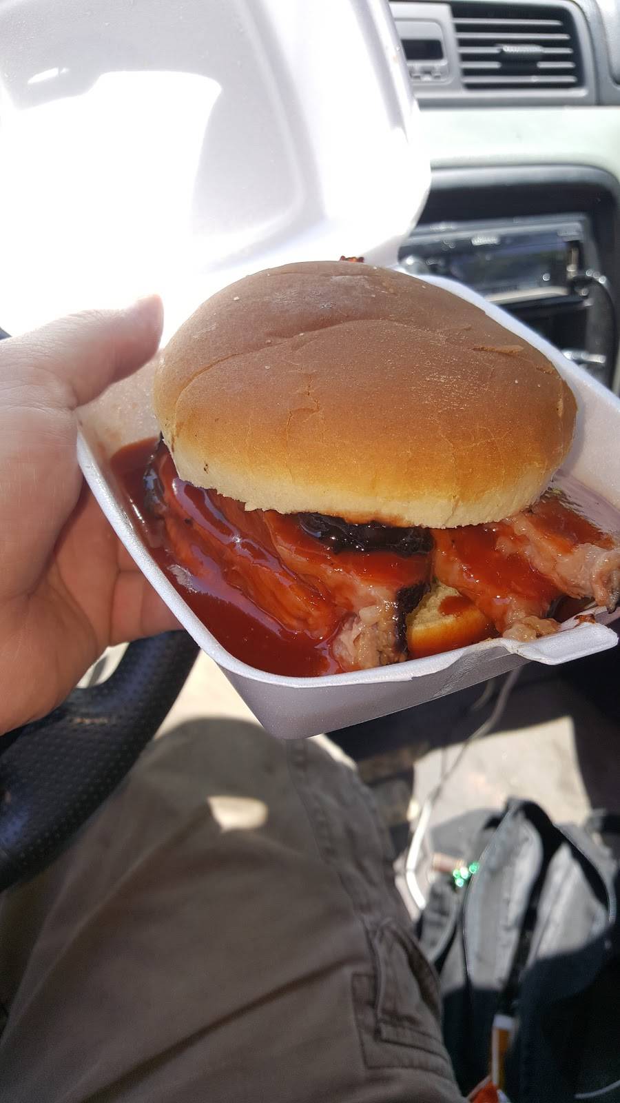 Hanks Smoked Briskets | restaurant | 3736 N Doctor M.L.K. Jr St, Indianapolis, IN 46208, USA | 3179251689 OR +1 317-925-1689