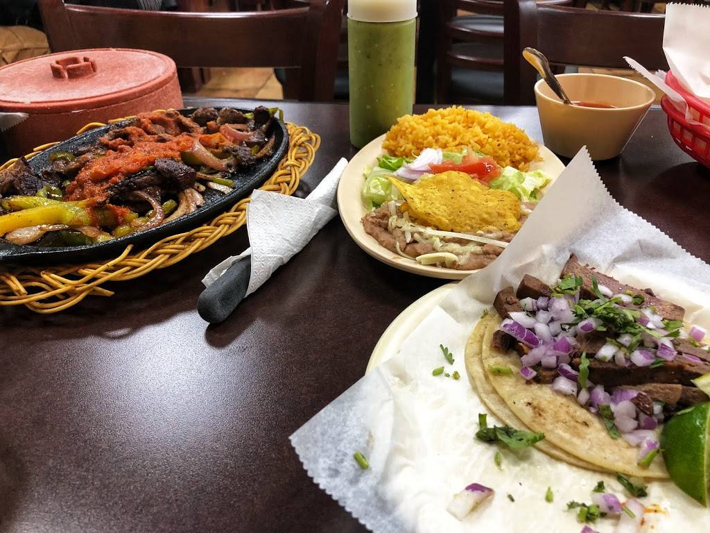 Los Burritos Tapatios | restaurant | 484 Roosevelt Rd, Glen Ellyn, IL 60137, USA | 6309429802 OR +1 630-942-9802