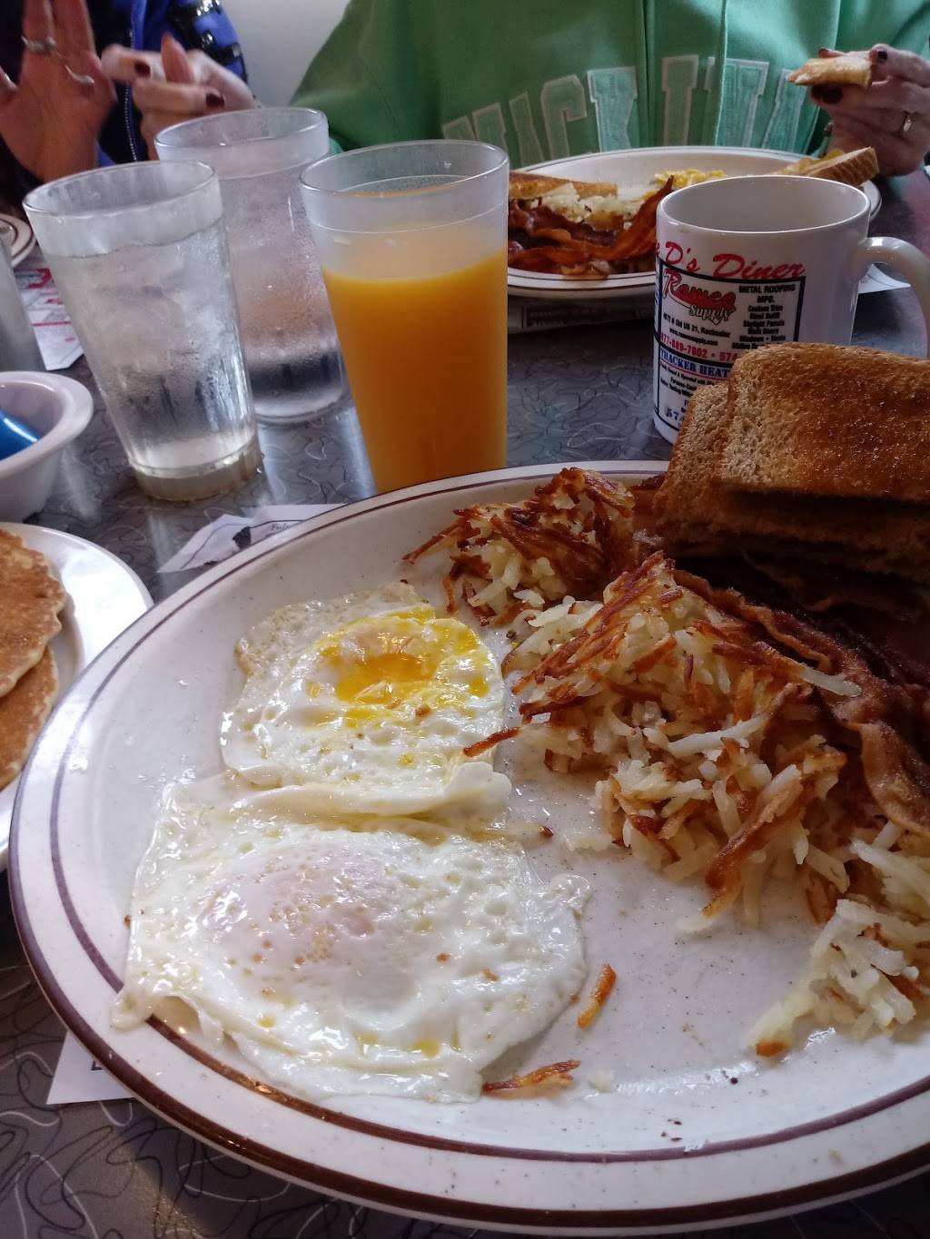 Tweedle Dees | restaurant | 720 IN-25, Rochester, IN 46975, USA | 5742237898 OR +1 574-223-7898