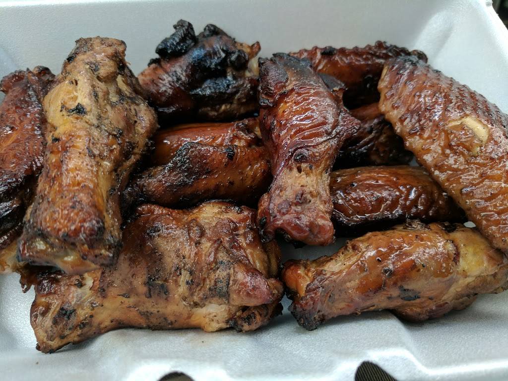 Smokin This and That BBQ | restaurant | 10020 Demia Way, Florence, KY 41042, USA | 8598170492 OR +1 859-817-0492