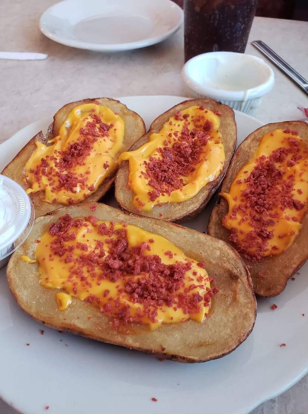 Brothers Restaurant & Lounge | restaurant | 512 E Church St, Sandwich, IL 60548, USA | 8157862133 OR +1 815-786-2133