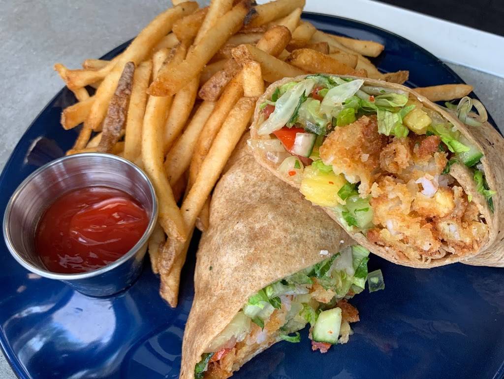 Lucky Fish Beach Bar + Grill | restaurant | 222 N Pompano Beach Blvd, Pompano Beach, FL 33062, USA | 9542479967 OR +1 954-247-9967