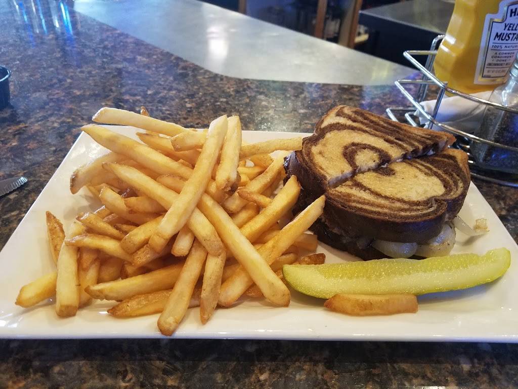 Philanders Grill & Bar | restaurant | 1000 US-10, Prescott, WI 54021, USA | 7152623828 OR +1 715-262-3828