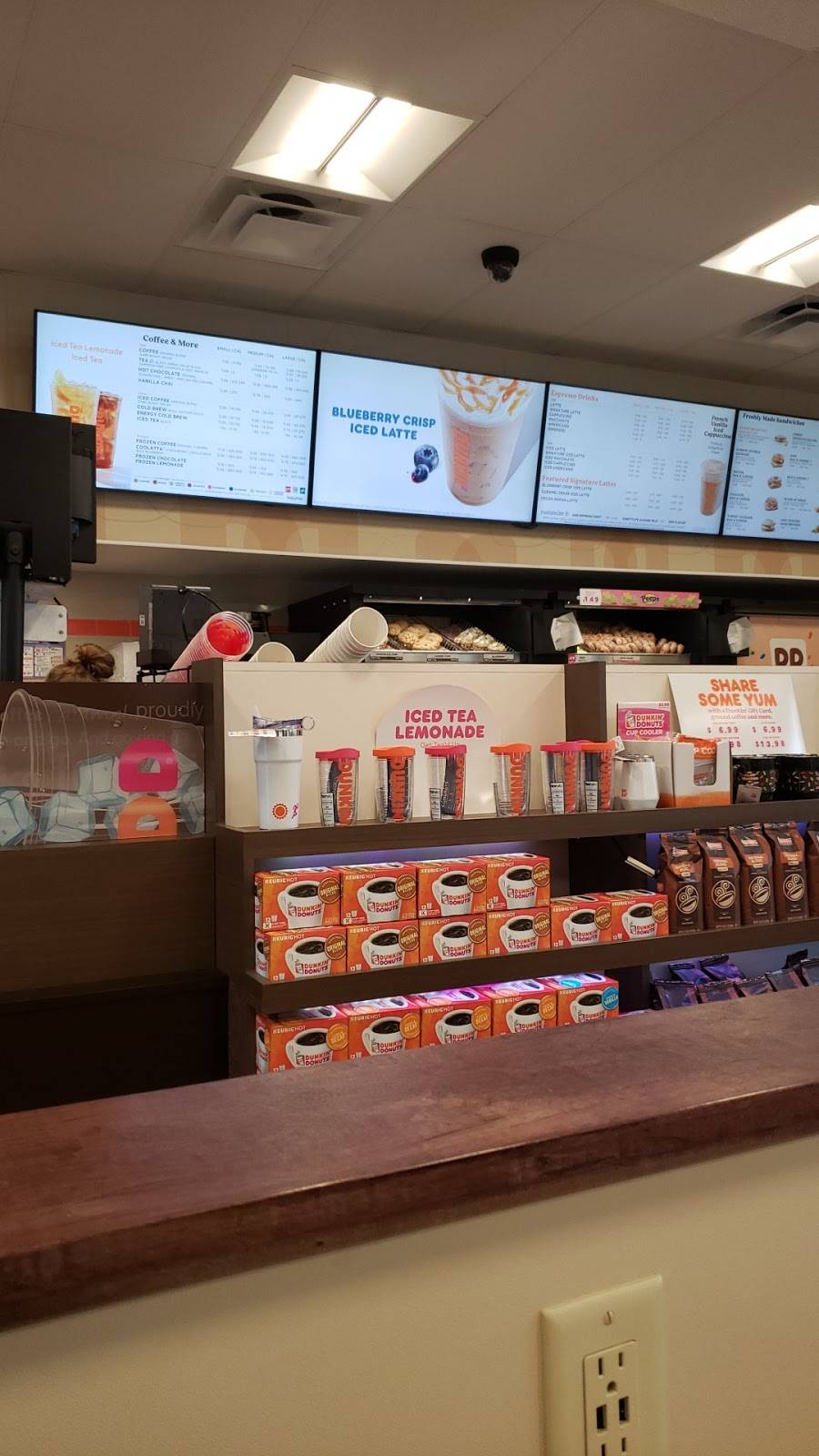 Dunkin | bakery | 5264 Fulton Dr NW, Canton, OH 44718, USA | 4195608770 OR +1 419-560-8770