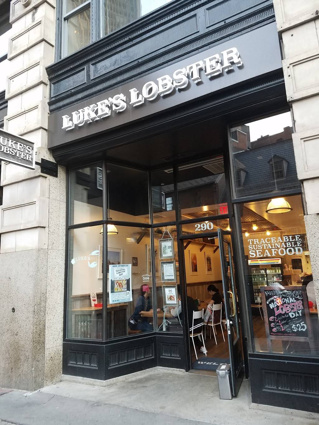 Lukes Lobster Downtown Crossing | restaurant | 290 Washington St, Boston, MA 02108, USA | 8573174843 OR +1 857-317-4843