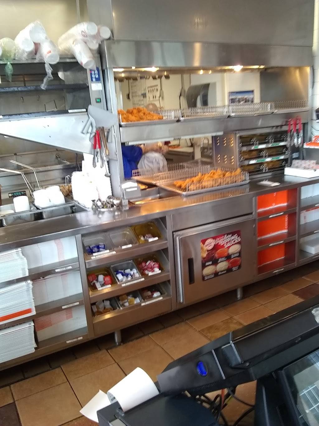 Popeyes Louisiana Kitchen | restaurant | 1567 W National Ave, Milwaukee, WI 53204, USA | 4146499989 OR +1 414-649-9989