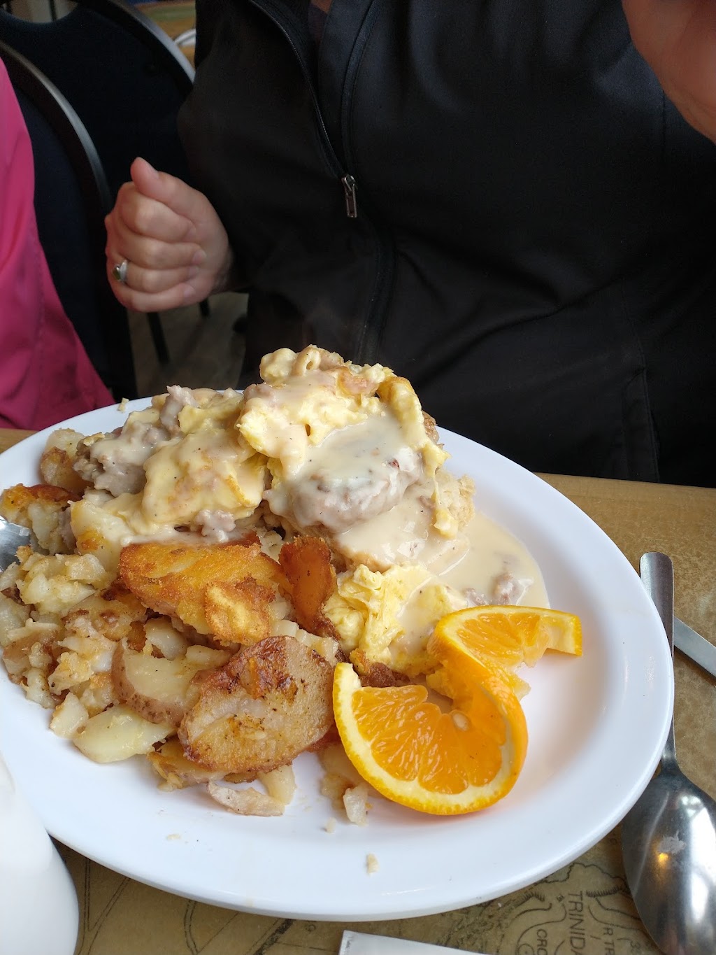 Gills By the Bay | restaurant | 77 Halibut Ave, Eureka, CA 95503, USA | 7074422554 OR +1 707-442-2554