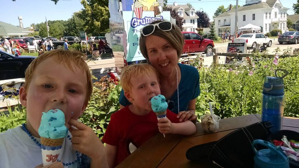 Grumpys Ice Cream and Popcorn | restaurant | 7849 WI-42, Egg Harbor, WI 54209, USA | 9208689494 OR +1 920-868-9494