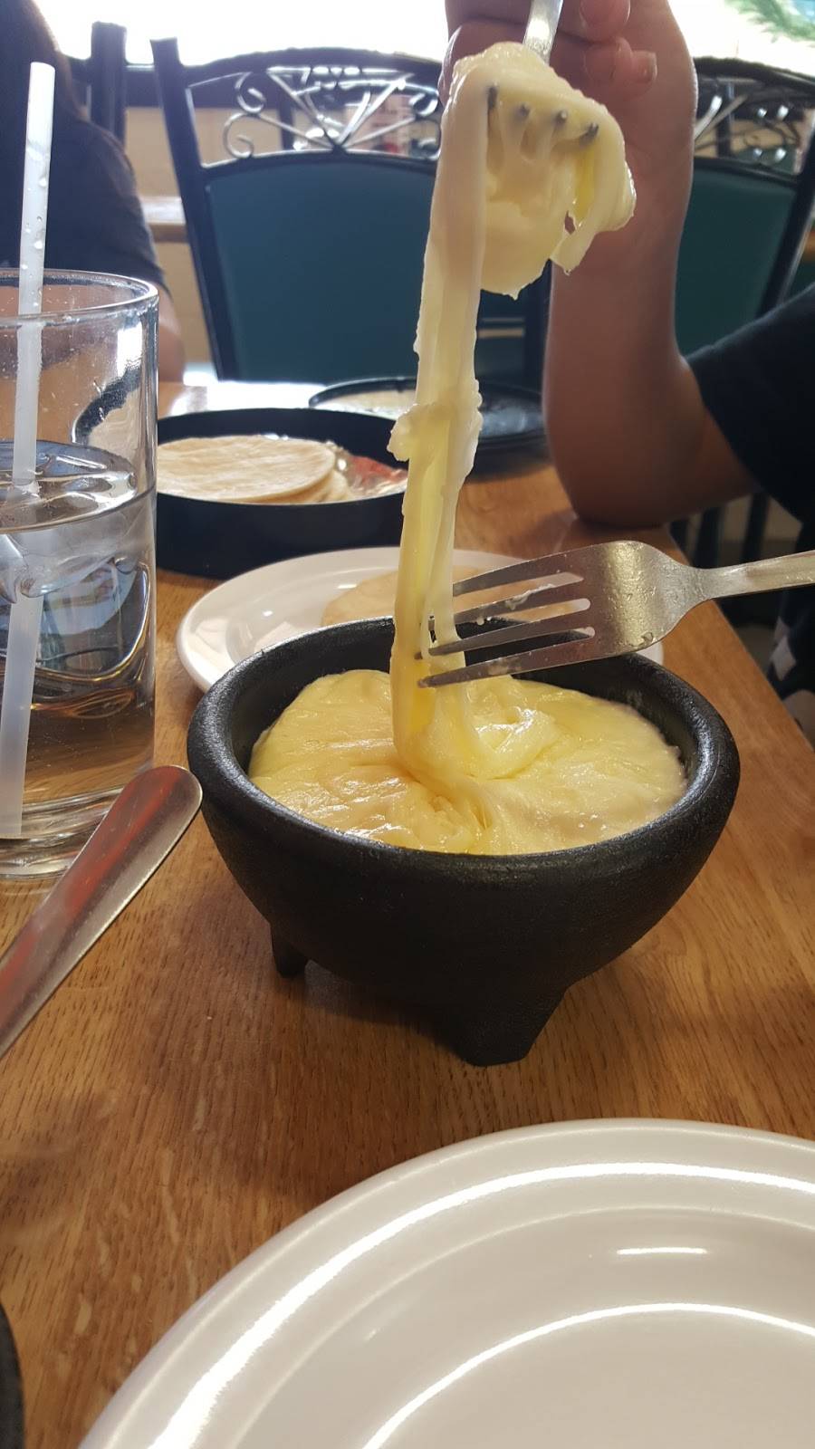 El Crucero | restaurant | 9901 Alameda Ave, El Paso, TX 79927, USA | 9158582376 OR +1 915-858-2376