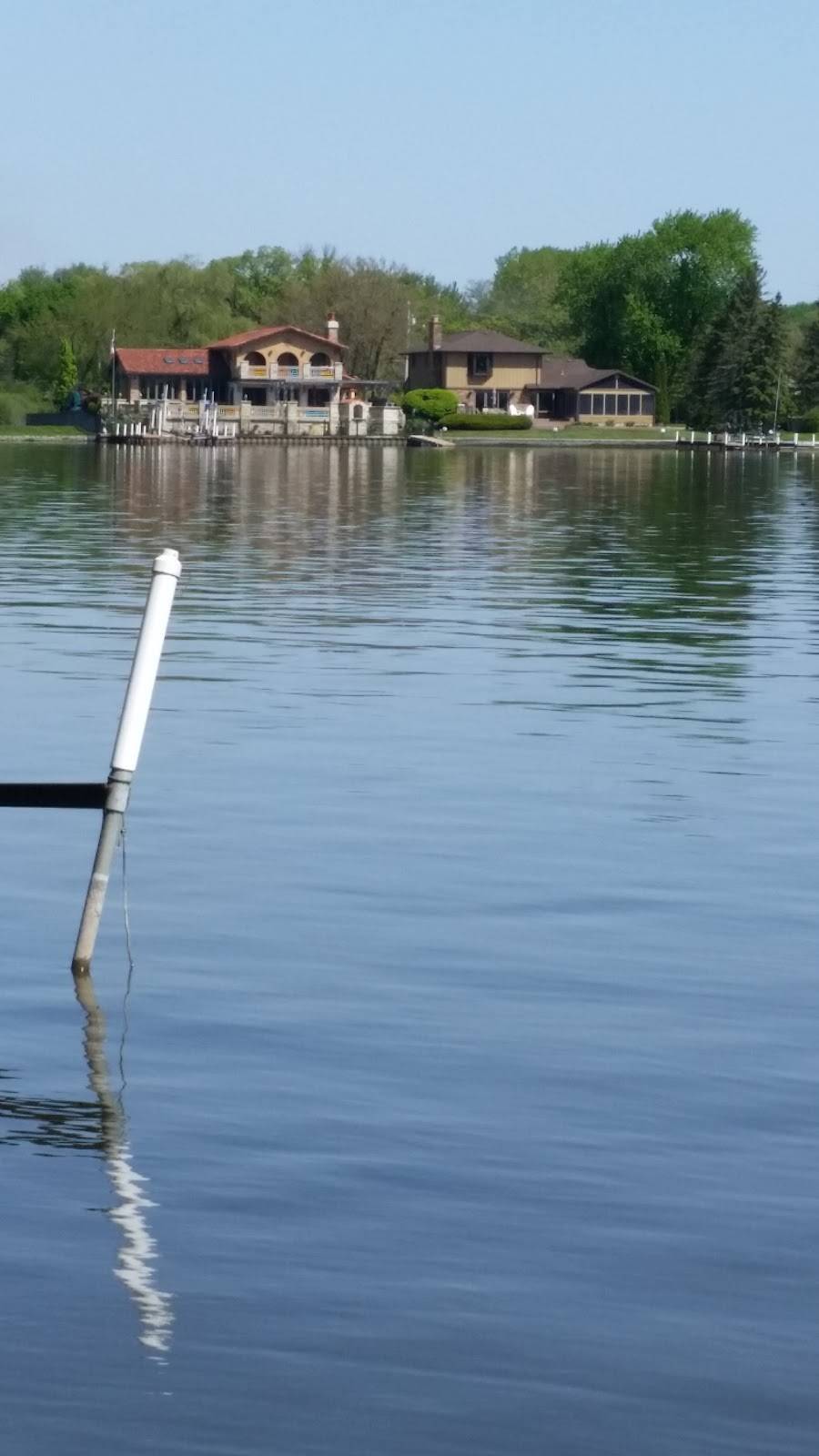 Dutch Creek Seaplane Base-8IL7 | restaurant | Shorewood Dr, McHenry, IL 60050, USA | 8153857277 OR +1 815-385-7277