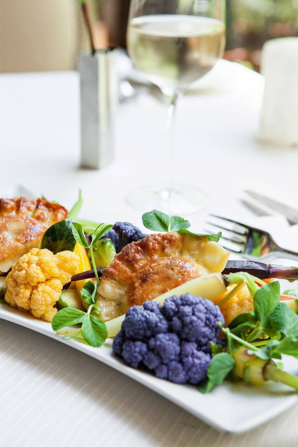 Charleston Grill | restaurant | 224 King St, Charleston, SC 29401, USA | 8435774522 OR +1 843-577-4522