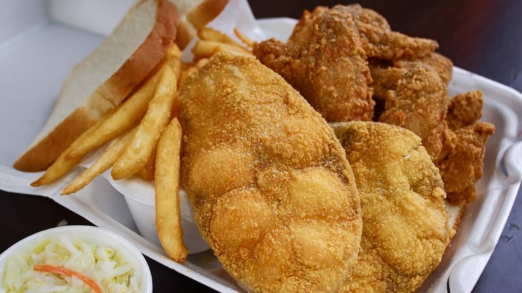 JJ Fish & Chicken | meal takeaway | 1400 E 47th St, Chicago, IL 60653, USA | 7739243000 OR +1 773-924-3000