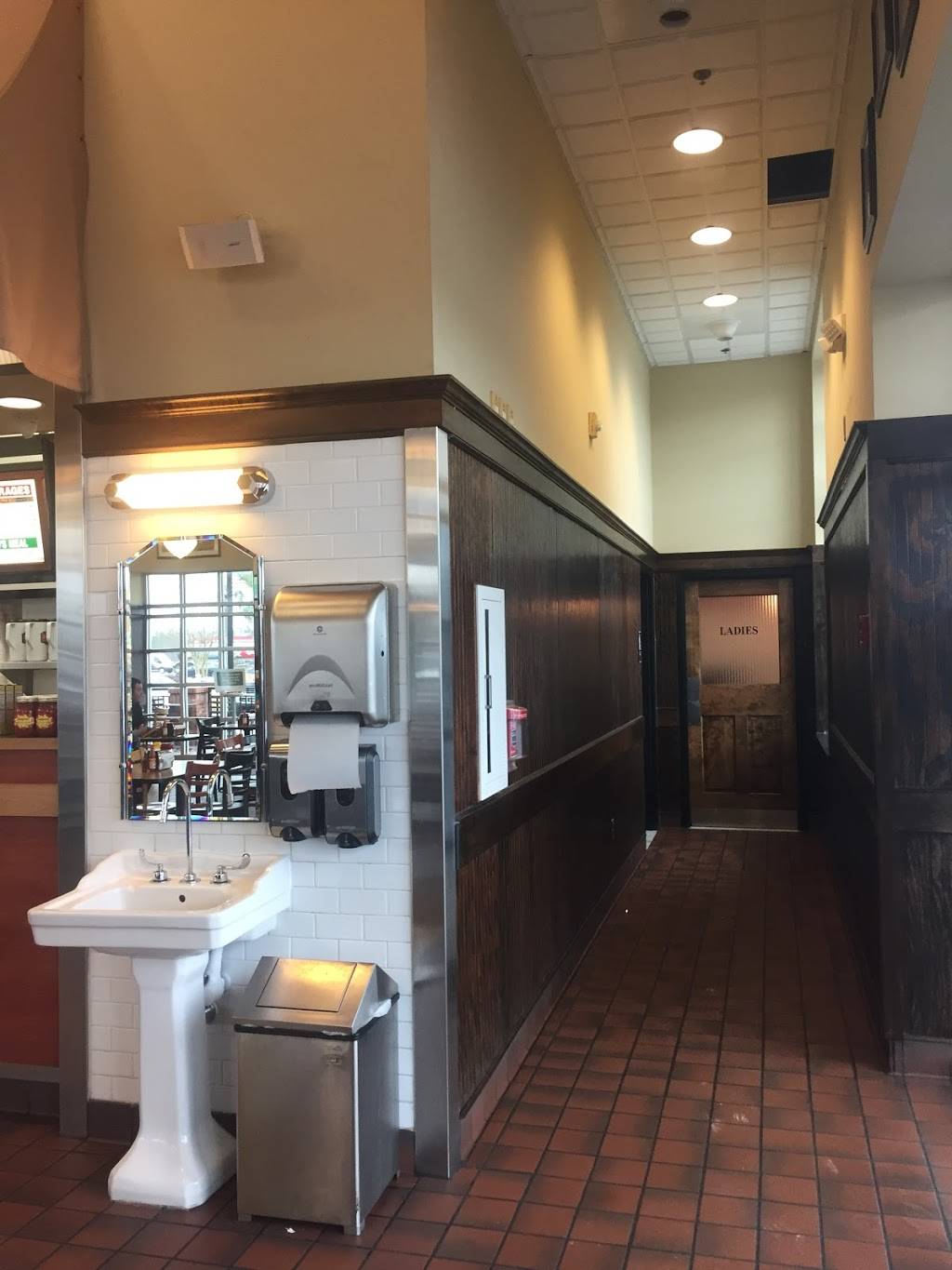 Smithfields Chicken N Bar-B-Q | restaurant | 2020 Olde Regent Way, Leland, NC 28451, USA | 9103716900 OR +1 910-371-6900