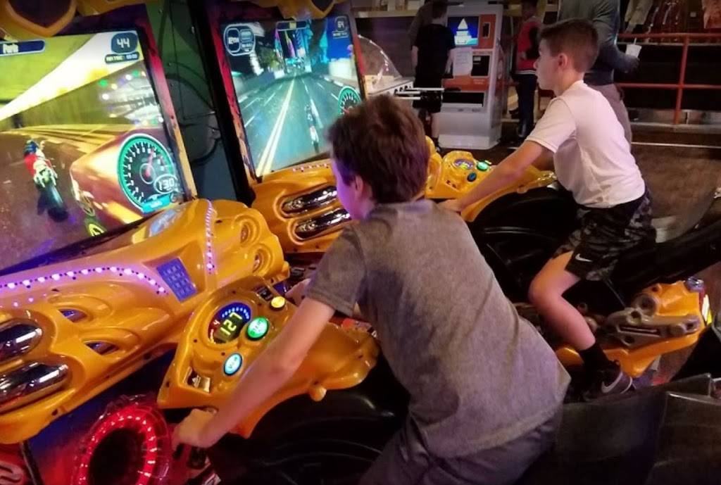 District Social | restaurant | 14 Crossroads Ct, Newburgh, NY 12550, USA | 8457874108 OR +1 845-787-4108