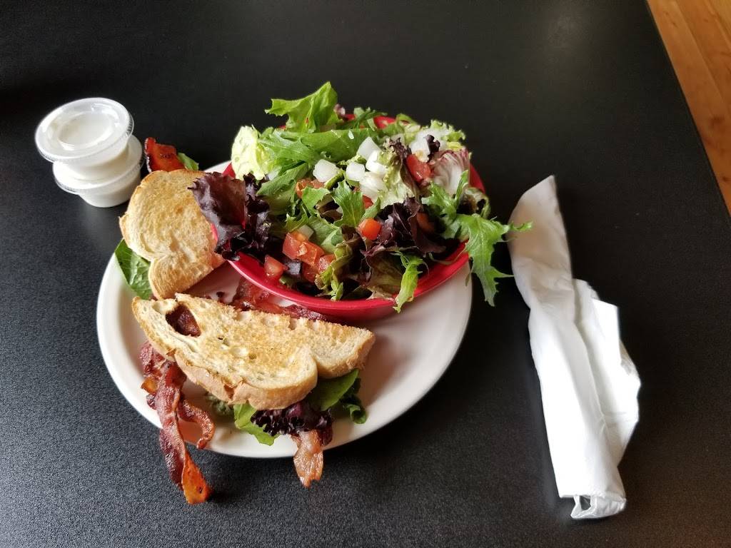 The Cracked Egg | restaurant | 1638 Paris Ave, Port Royal, SC 29935, USA | 8433790348 OR +1 843-379-0348