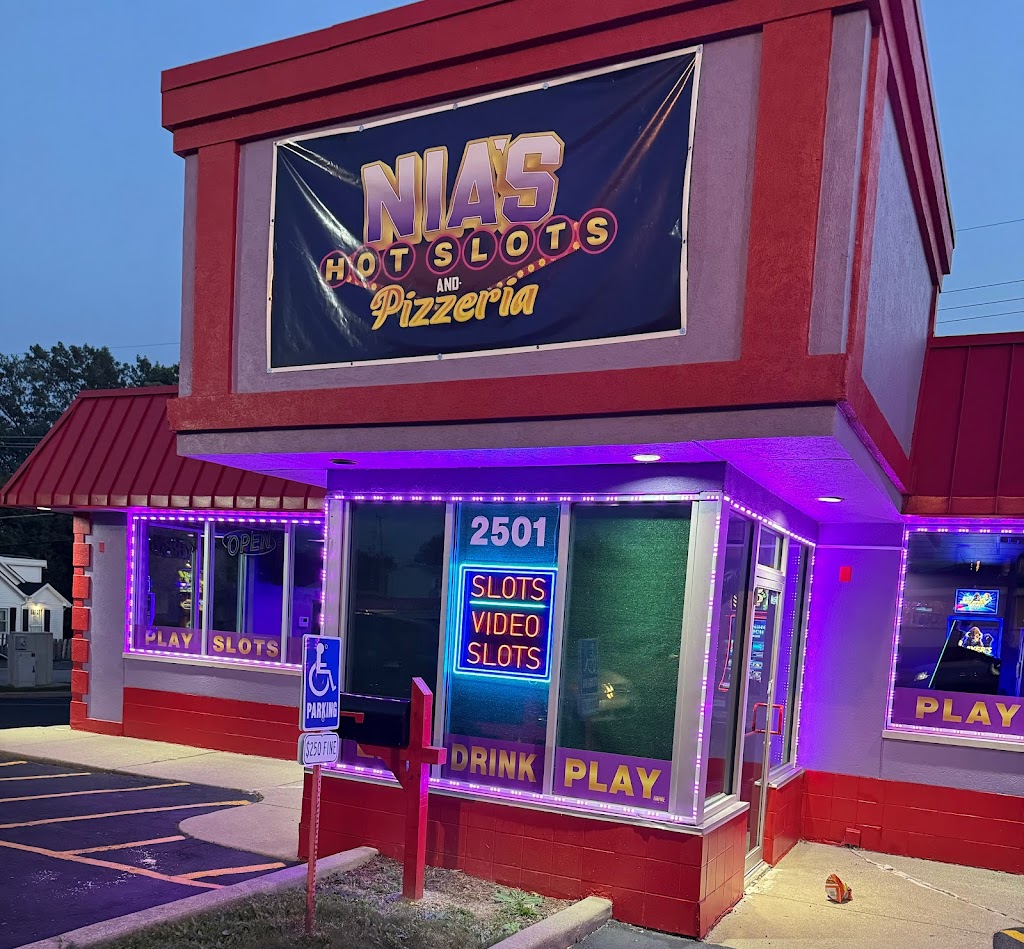 Nias Hot Slots and Pizzeria | restaurant | 2501 Martin Luther King Jr Dr, North Chicago, IL 60064, USA | 2246565929 OR +1 224-656-5929