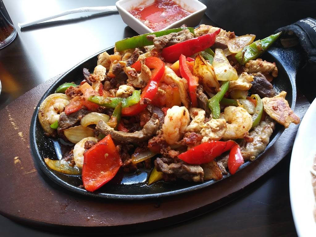 Señor Machetes | restaurant | 121 E Main St, Madison, WI 53703, USA | 6086653031 OR +1 608-665-3031