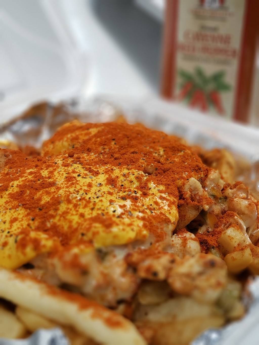 Detroit Pitstop Grill inside (BP) | restaurant | 24761 W Seven Mile Rd, Detroit, MI 48219, USA | 3137666185 OR +1 313-766-6185