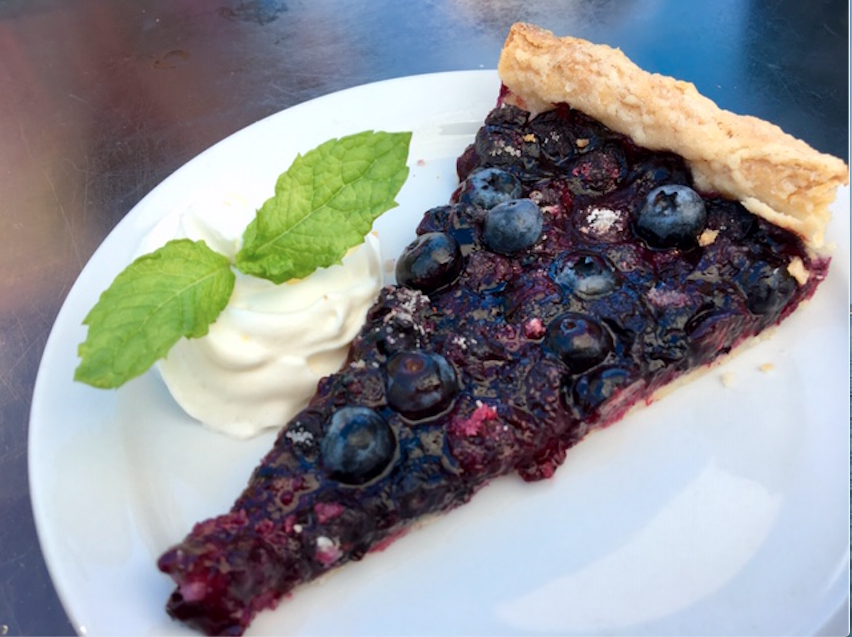 Island Cafe | restaurant | 20 Withrow St, Toronto, ON M5J 2C4, Canada | 4162036460 OR +1 416-203-6460