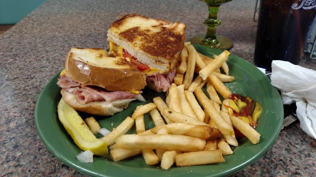 Tonys Little Bambinos | restaurant | 120 W Saginaw St, Merrill, MI 48637, USA | 9896435414 OR +1 989-643-5414