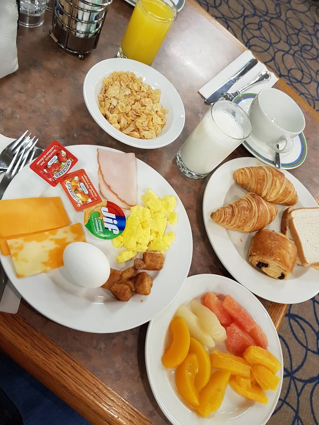 Cafe Nicole Bistro | restaurant | 3670 Hurontario St, Mississauga, ON L5B 1P3, Canada | 9058036713 OR +1 905-803-6713